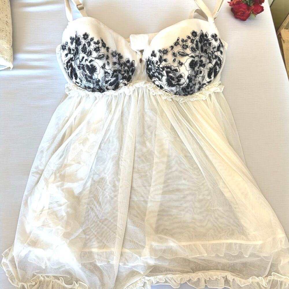Victoria's Secret White Black Bridal Negligee Teddy 36C